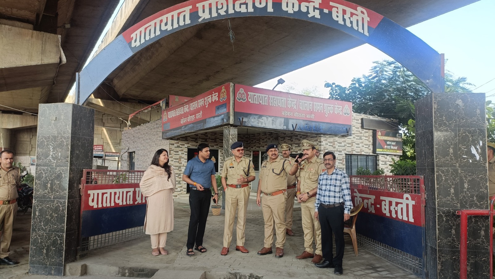 BASTI अपर पुलिस अधीक्षक, अपर जिलाधिकारी की अगुवाई में यातायात कार्यालय, अमहट पुल का निरीक्षण किया गया