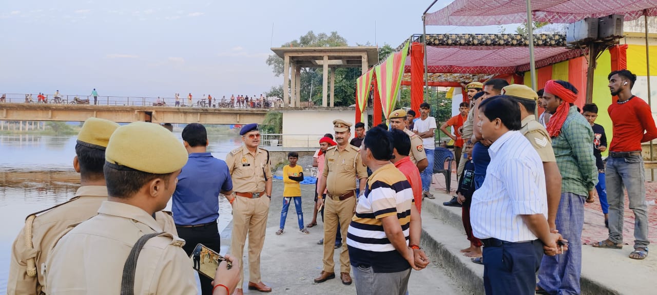 BASTI अपर पुलिस अधीक्षक, अपर जिलाधिकारी की अगुवाई में थाना कप्तानगंज में विसर्जन स्थल का निरीक्षण